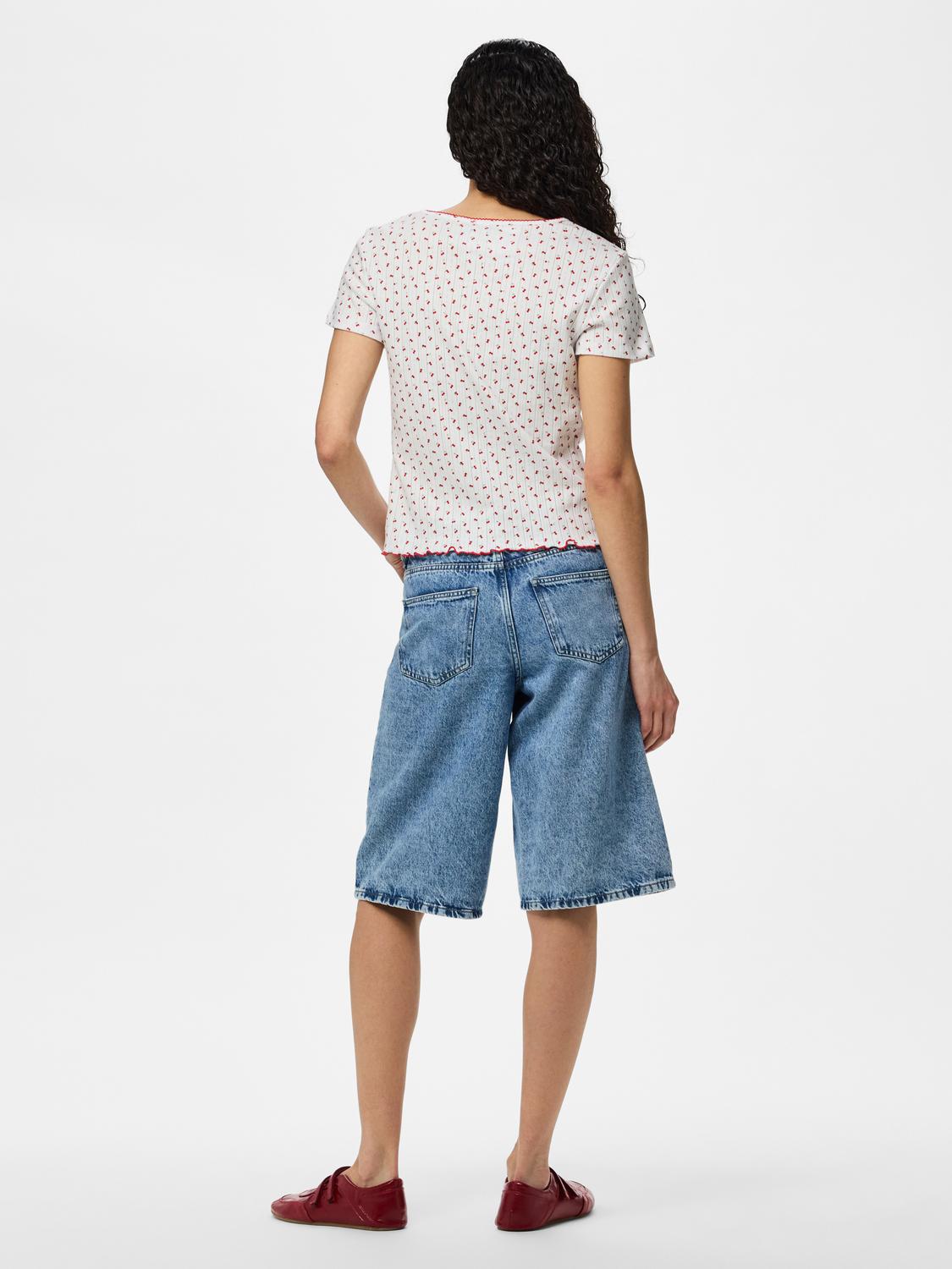 model_shot-back