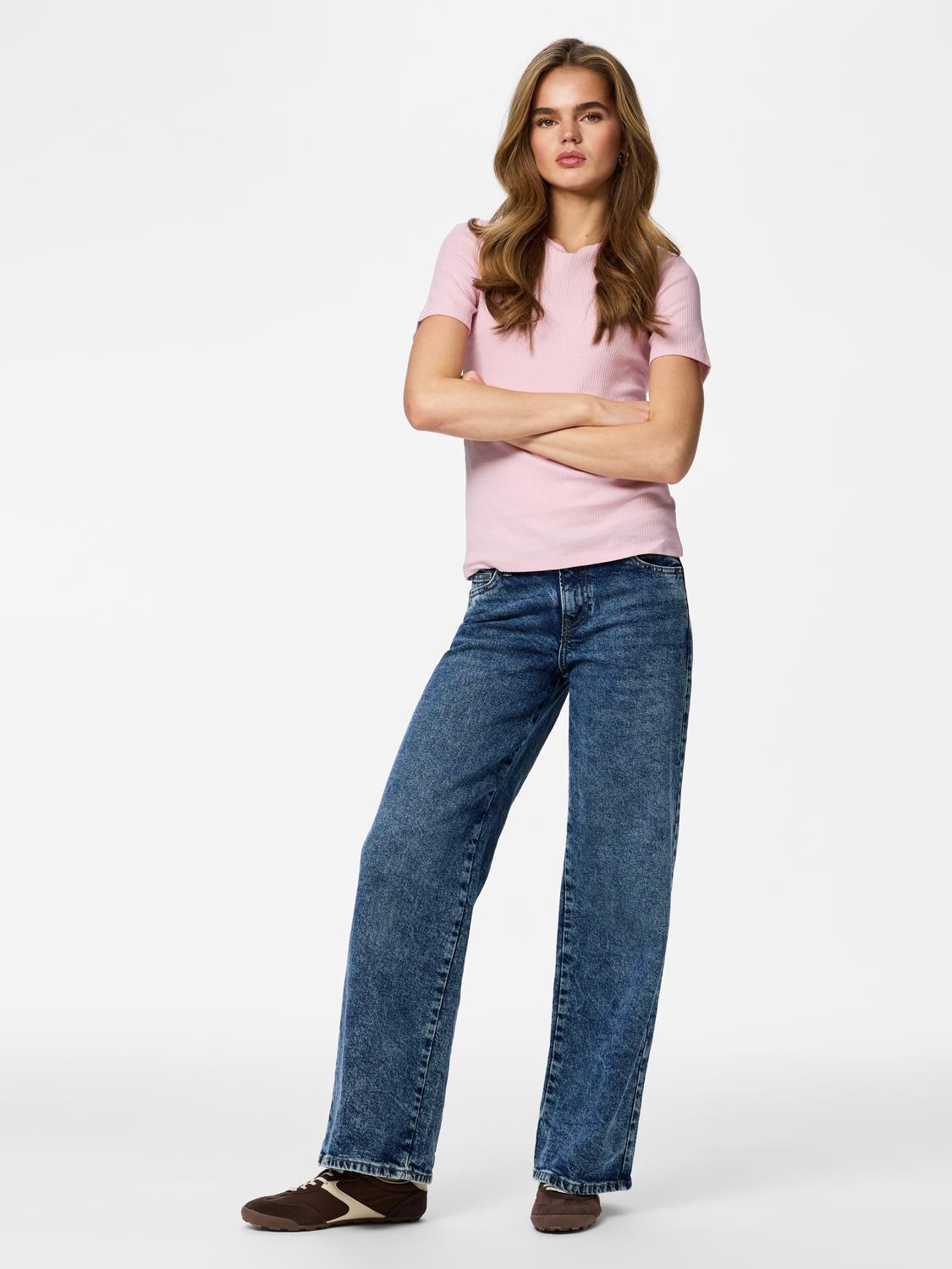 model_shot-front_full