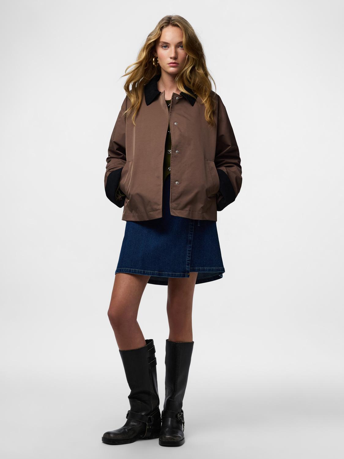 model_shot-front_full