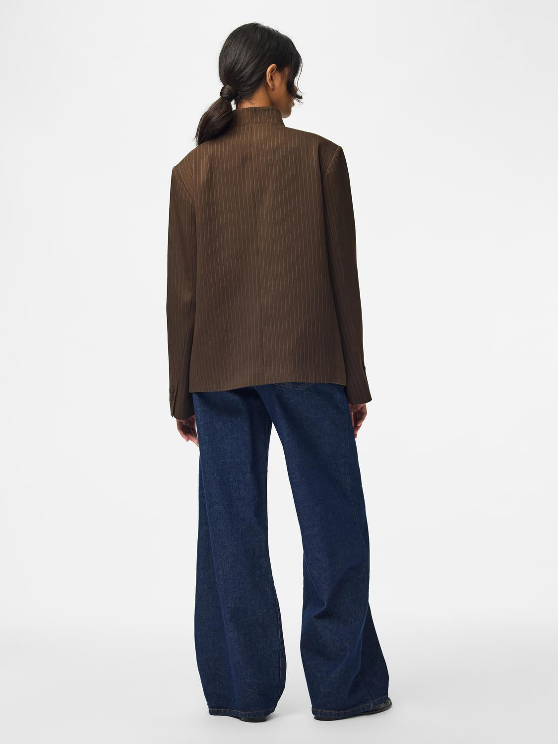 model_shot-back