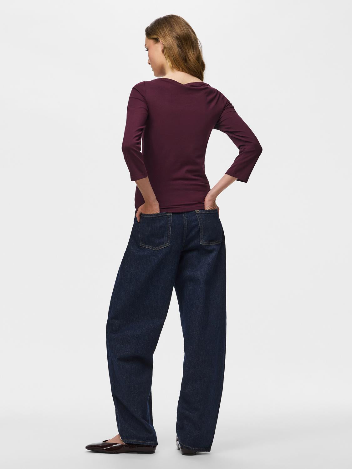 model_shot-back