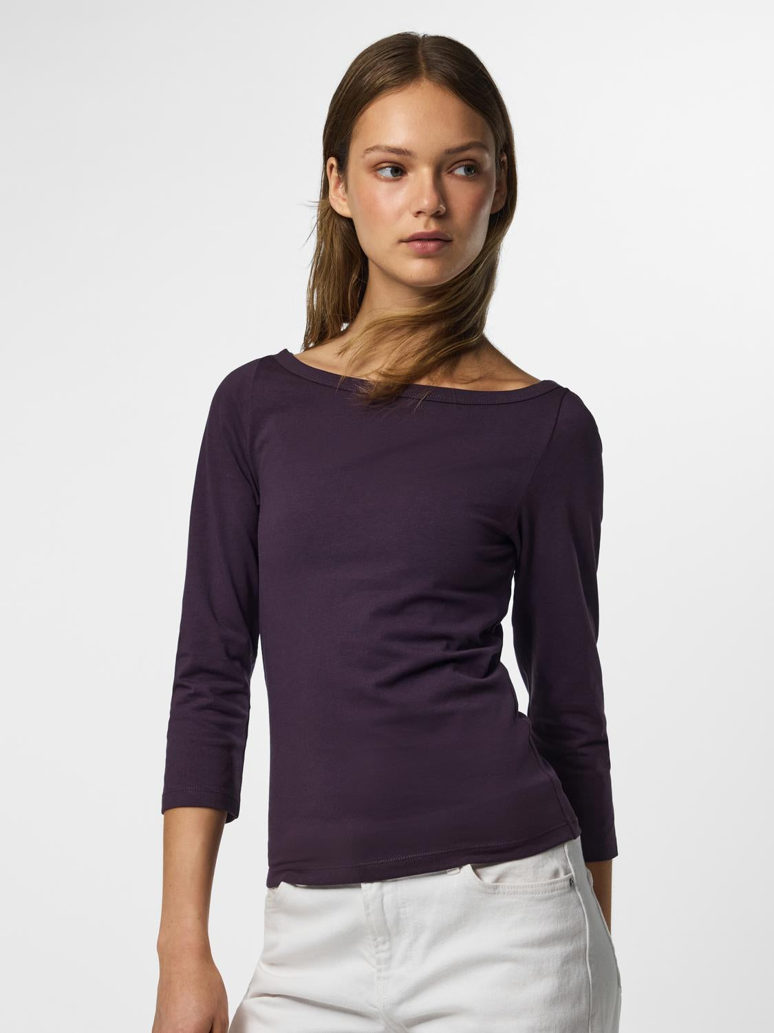 model_shot-front