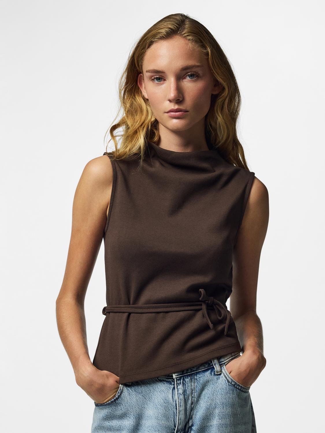 model_shot-front