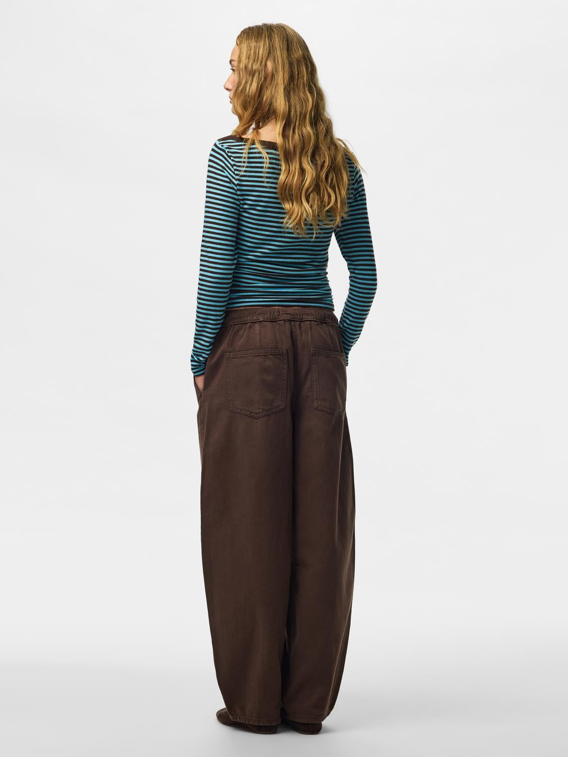 model_shot-back