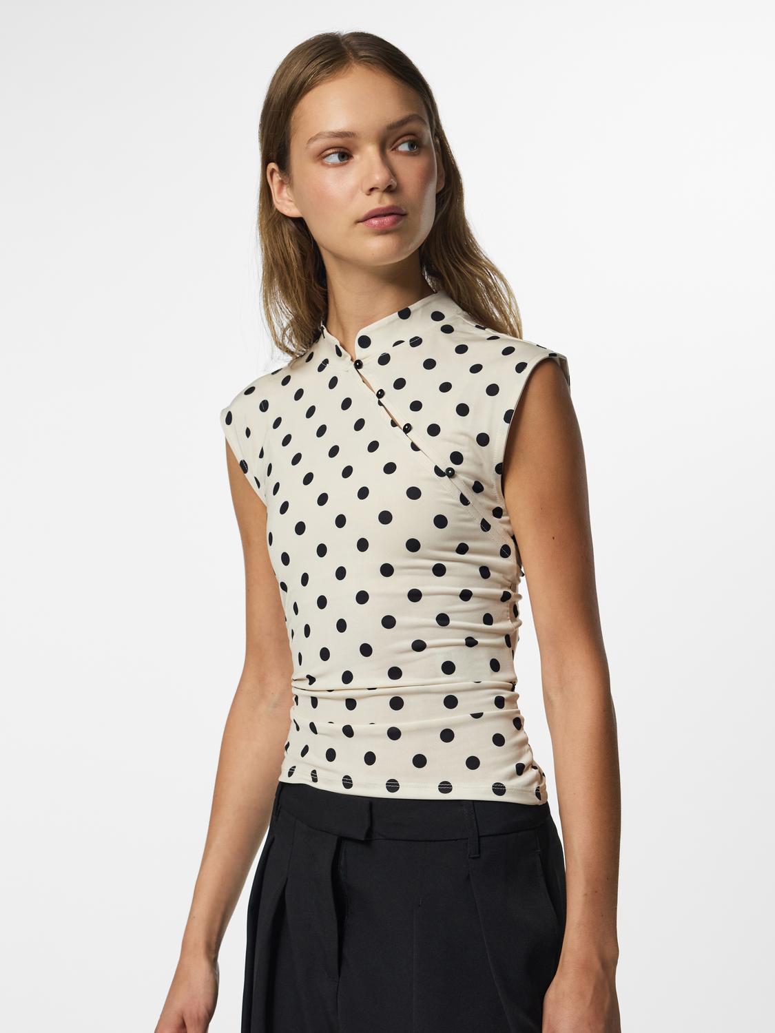 model_shot-front
