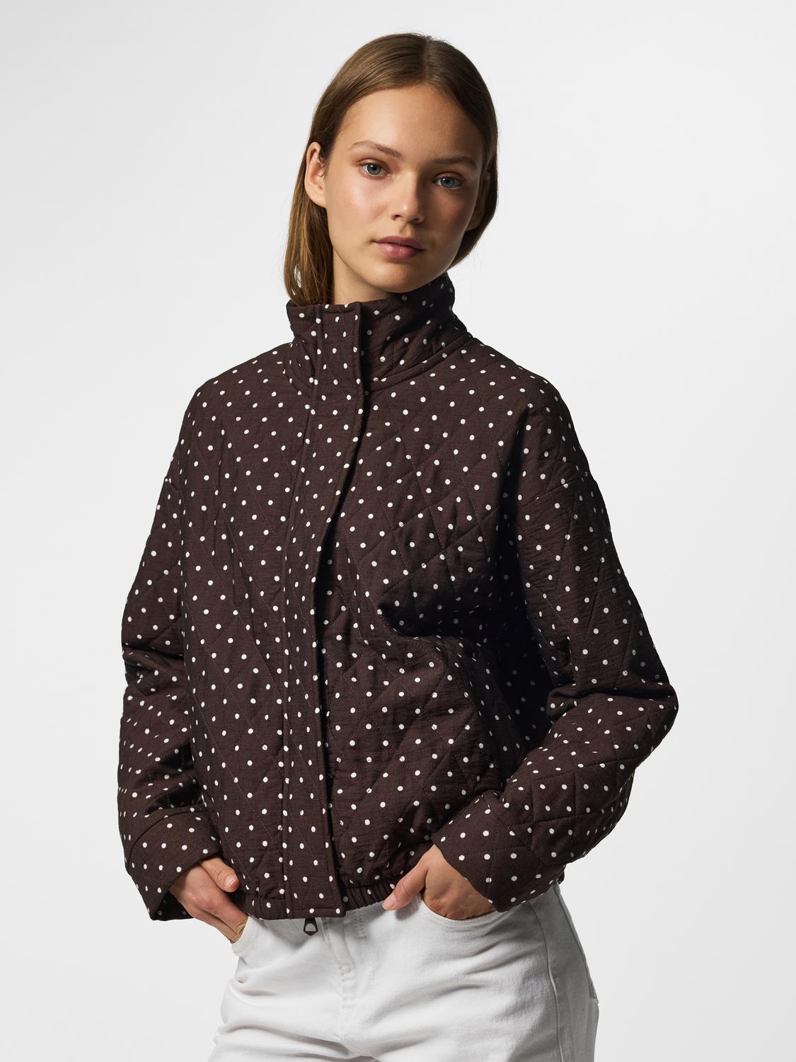 model_shot-front