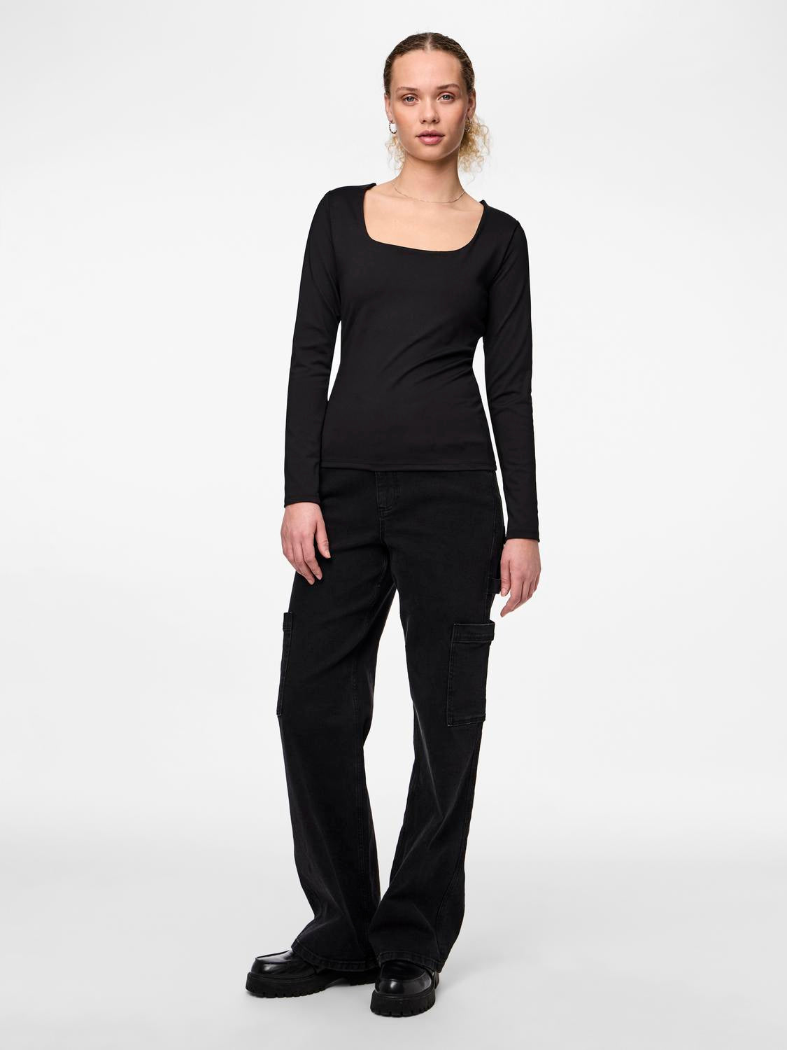 model_shot-front_full