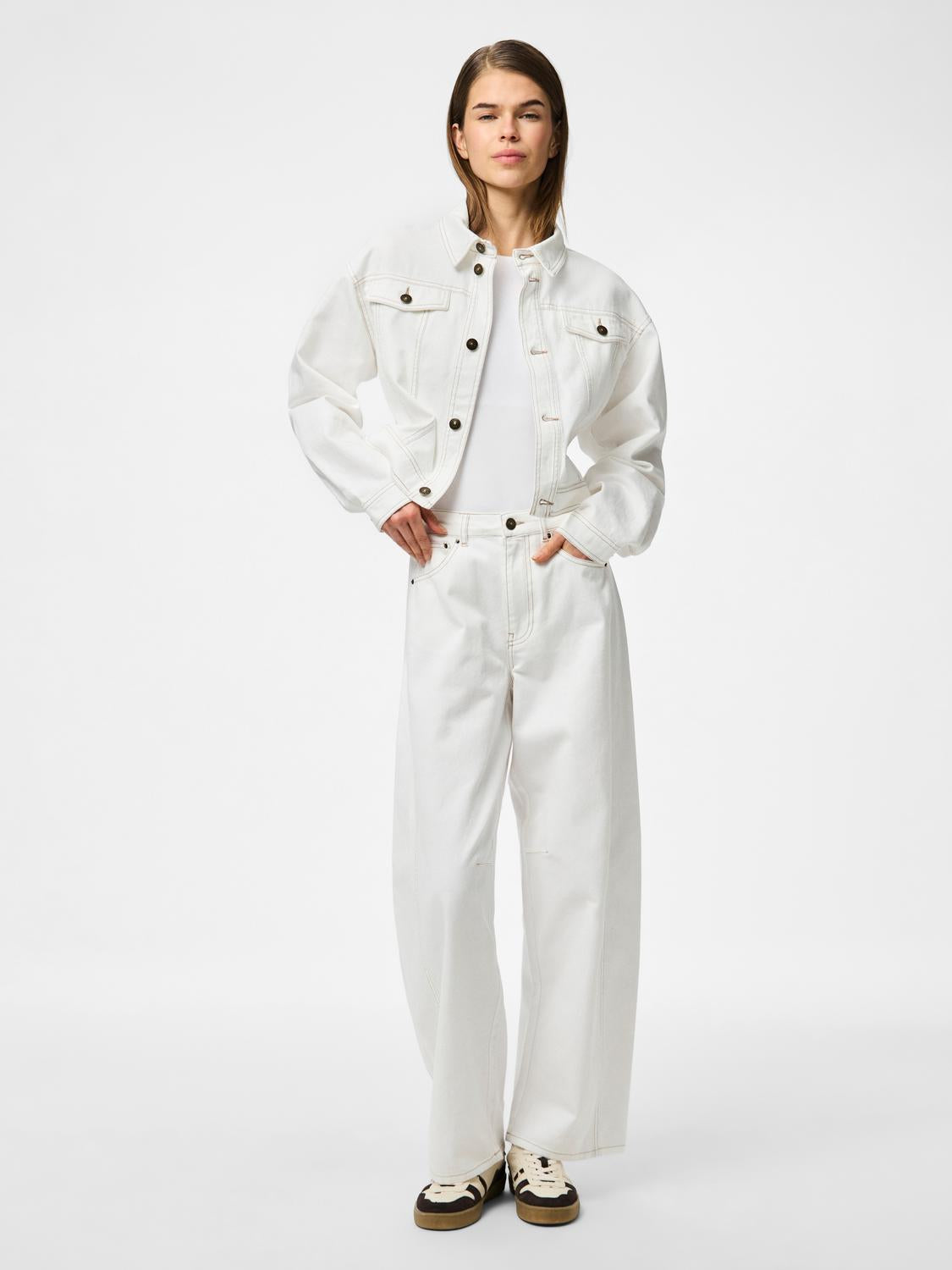 model_shot-front_full