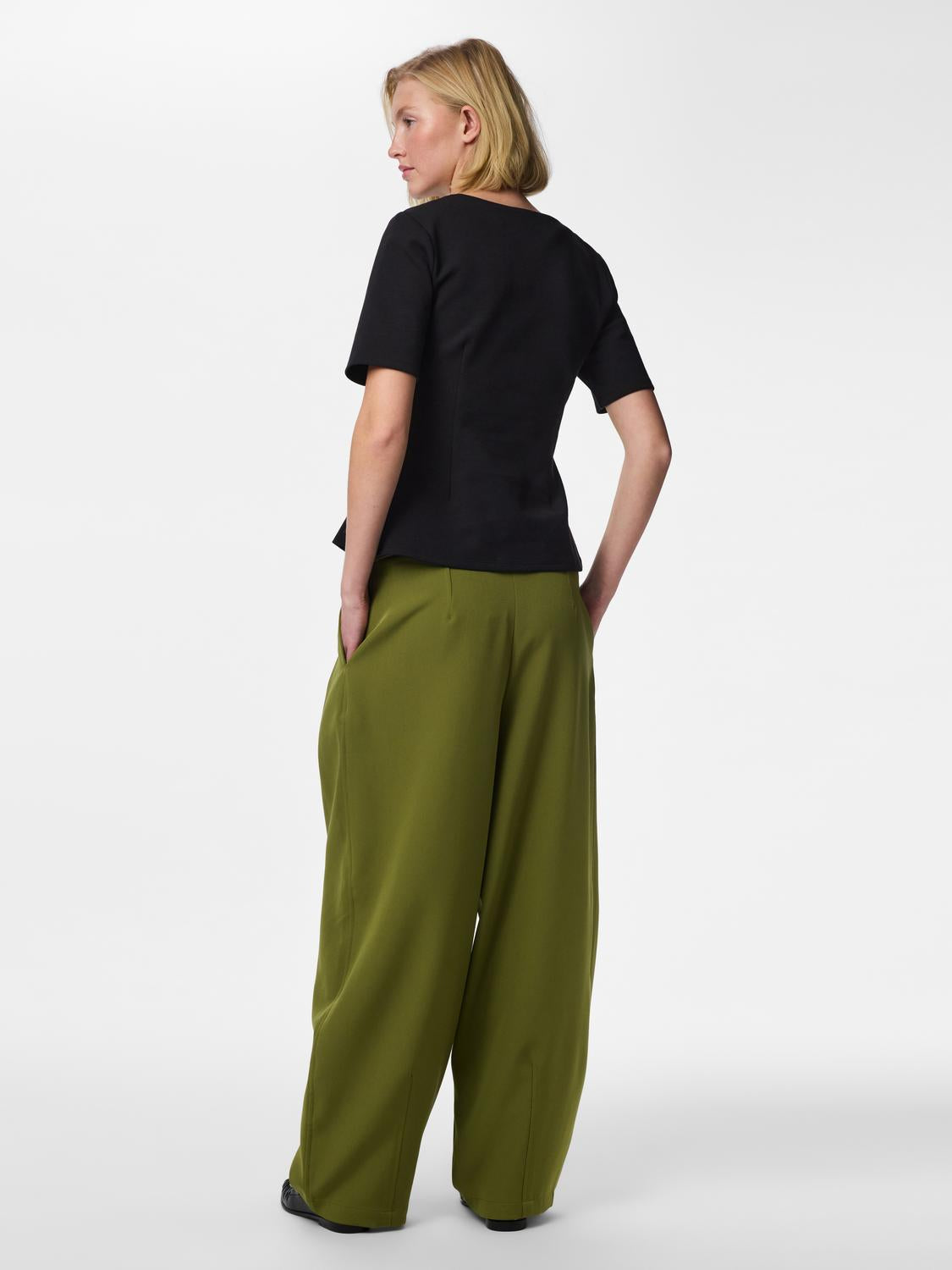 model_shot-back