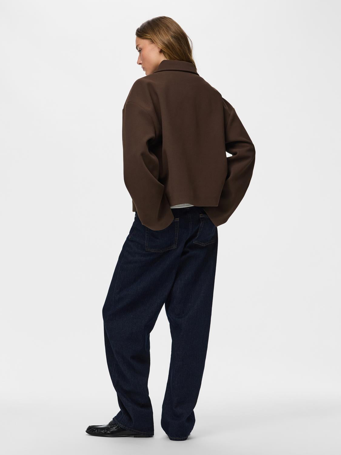 model_shot-back