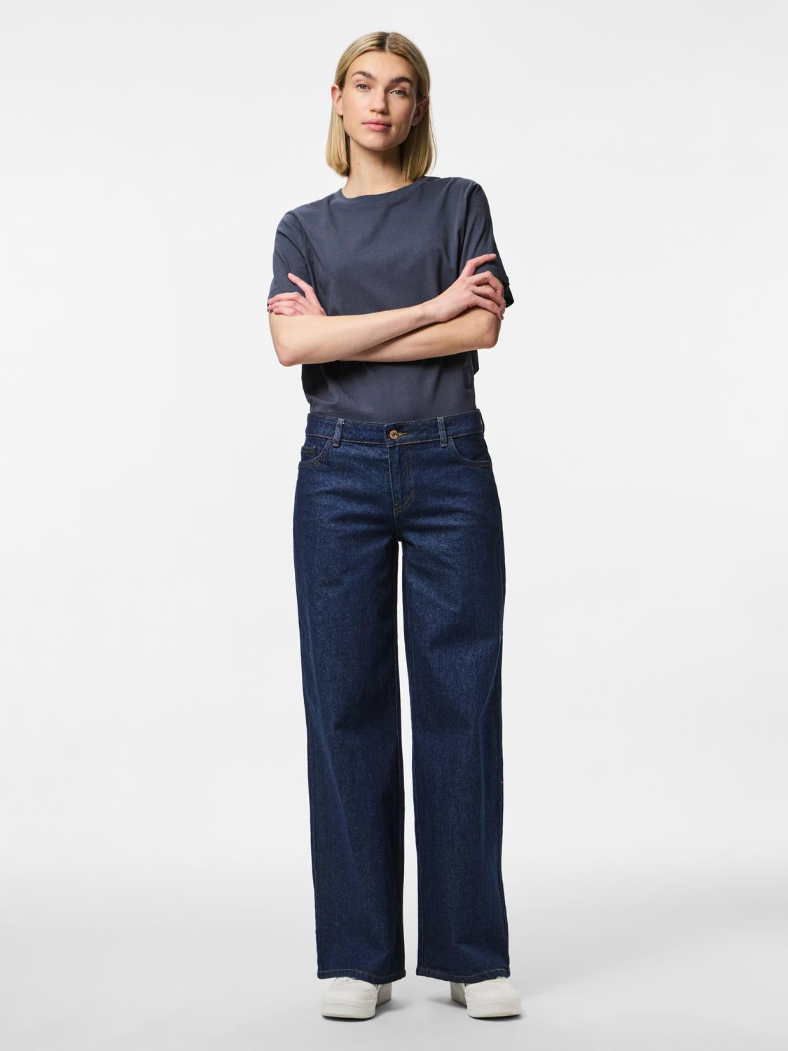 model_shot-front_full