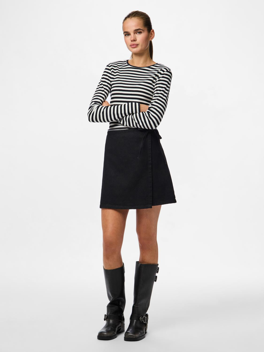 model_shot-front_full