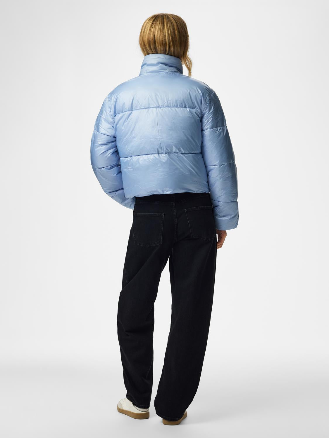 model_shot-back