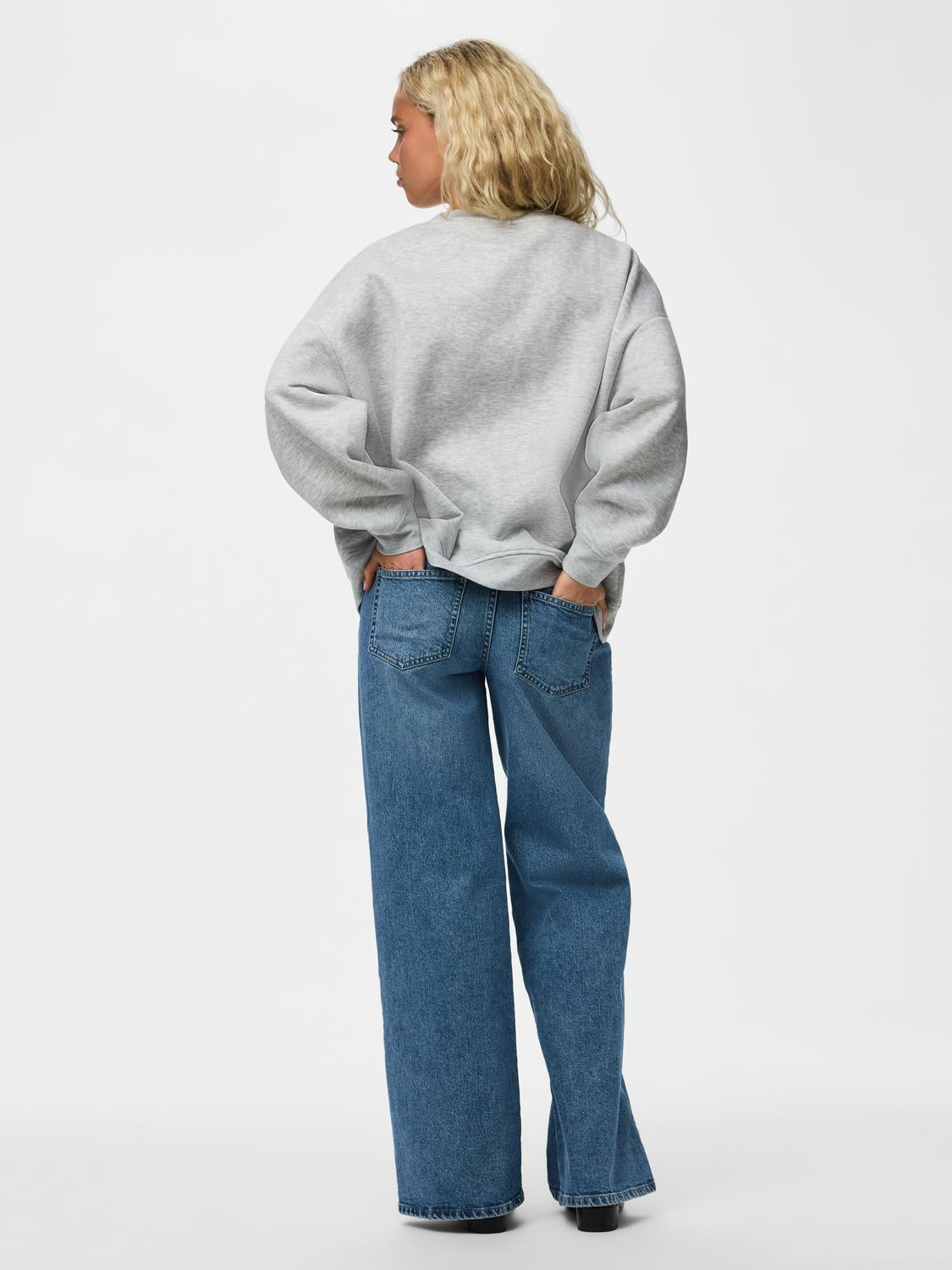 model_shot-back