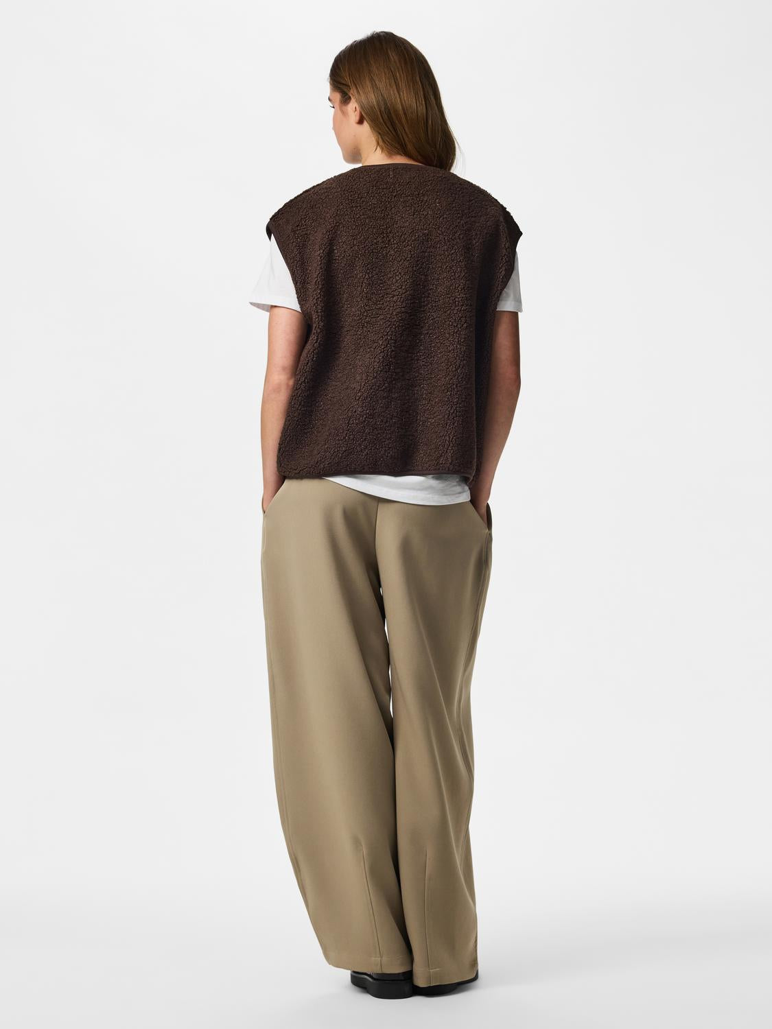 model_shot-back