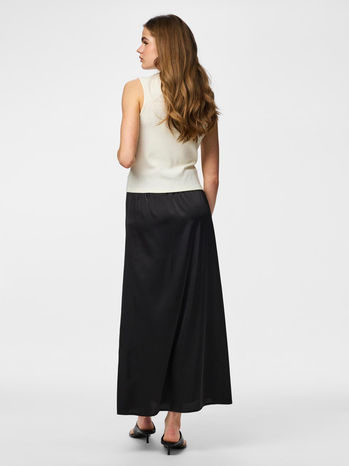model_shot-back