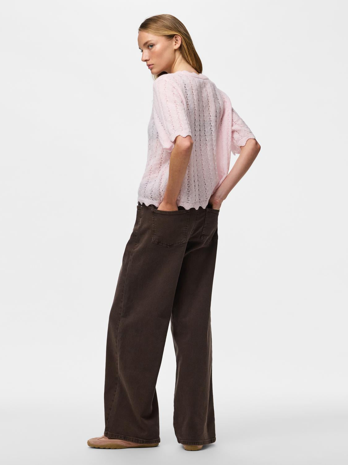 model_shot-back