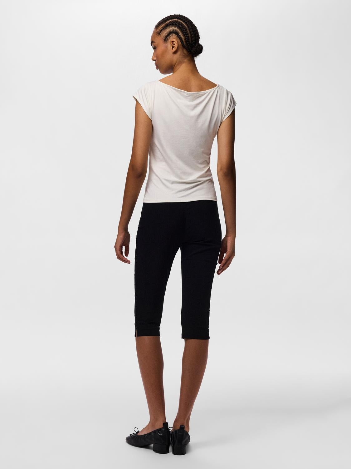 model_shot-back