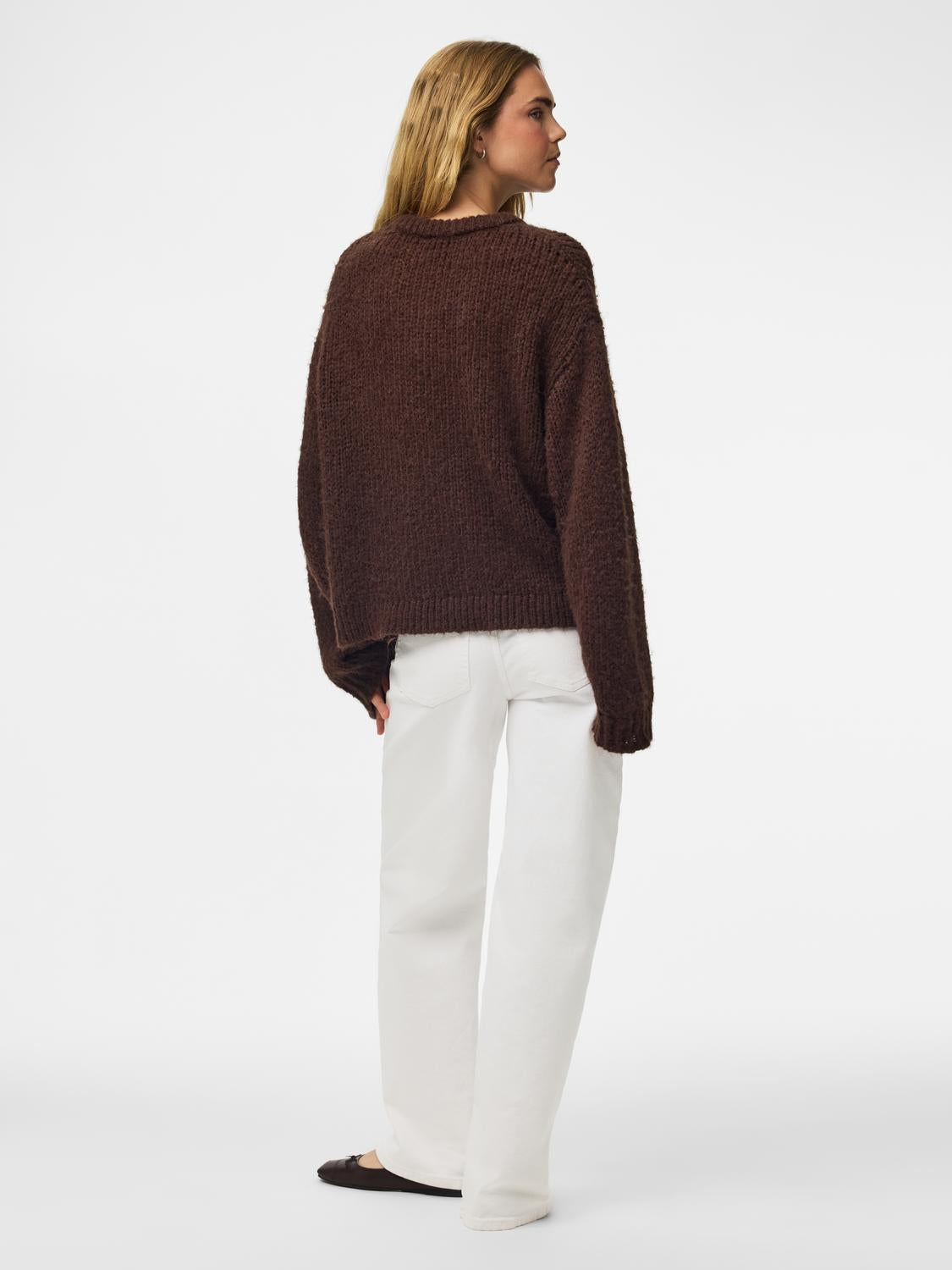 model_shot-back