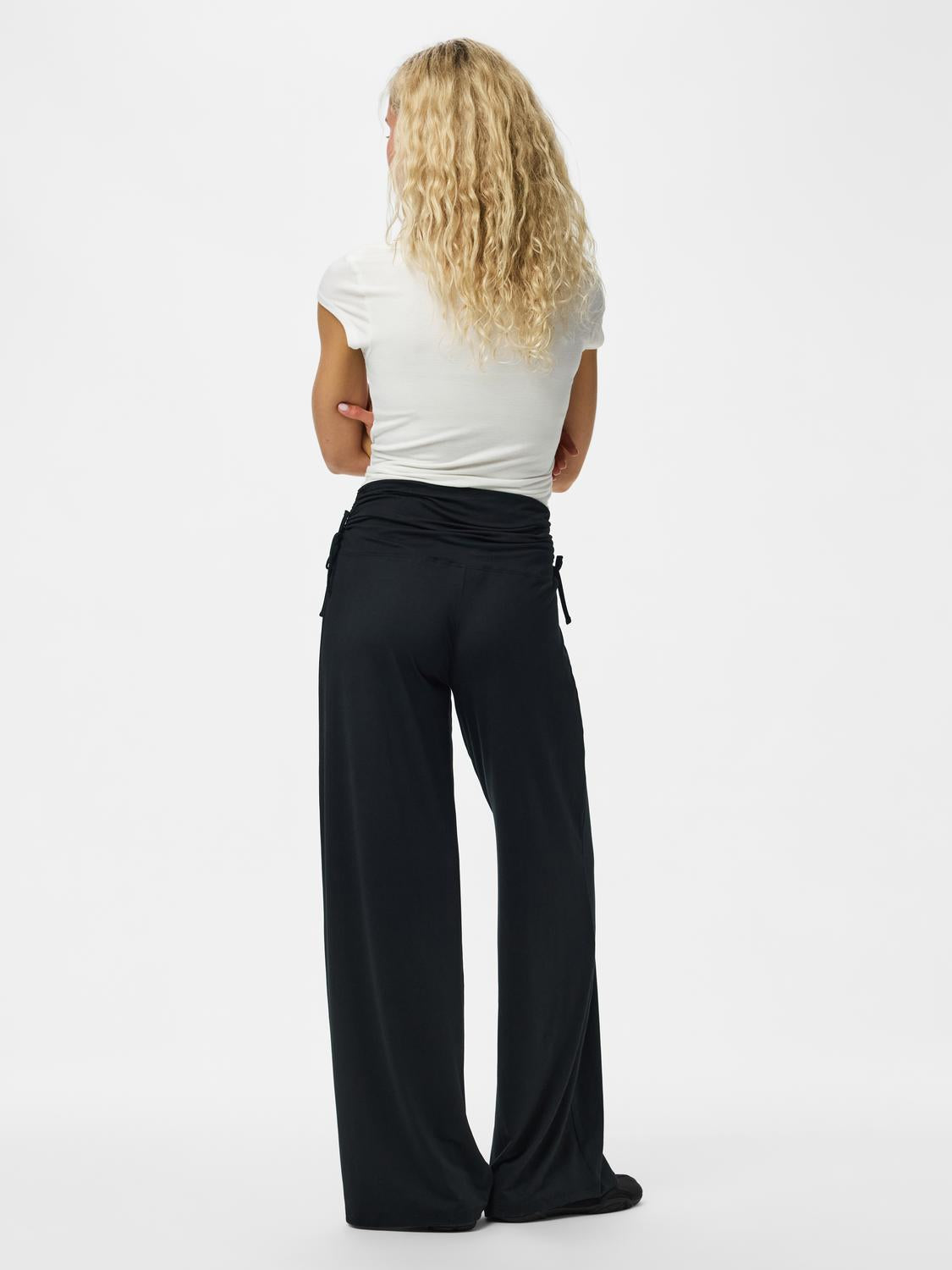 model_shot-back