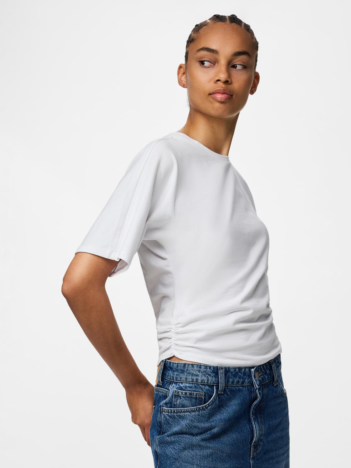 model_shot-front