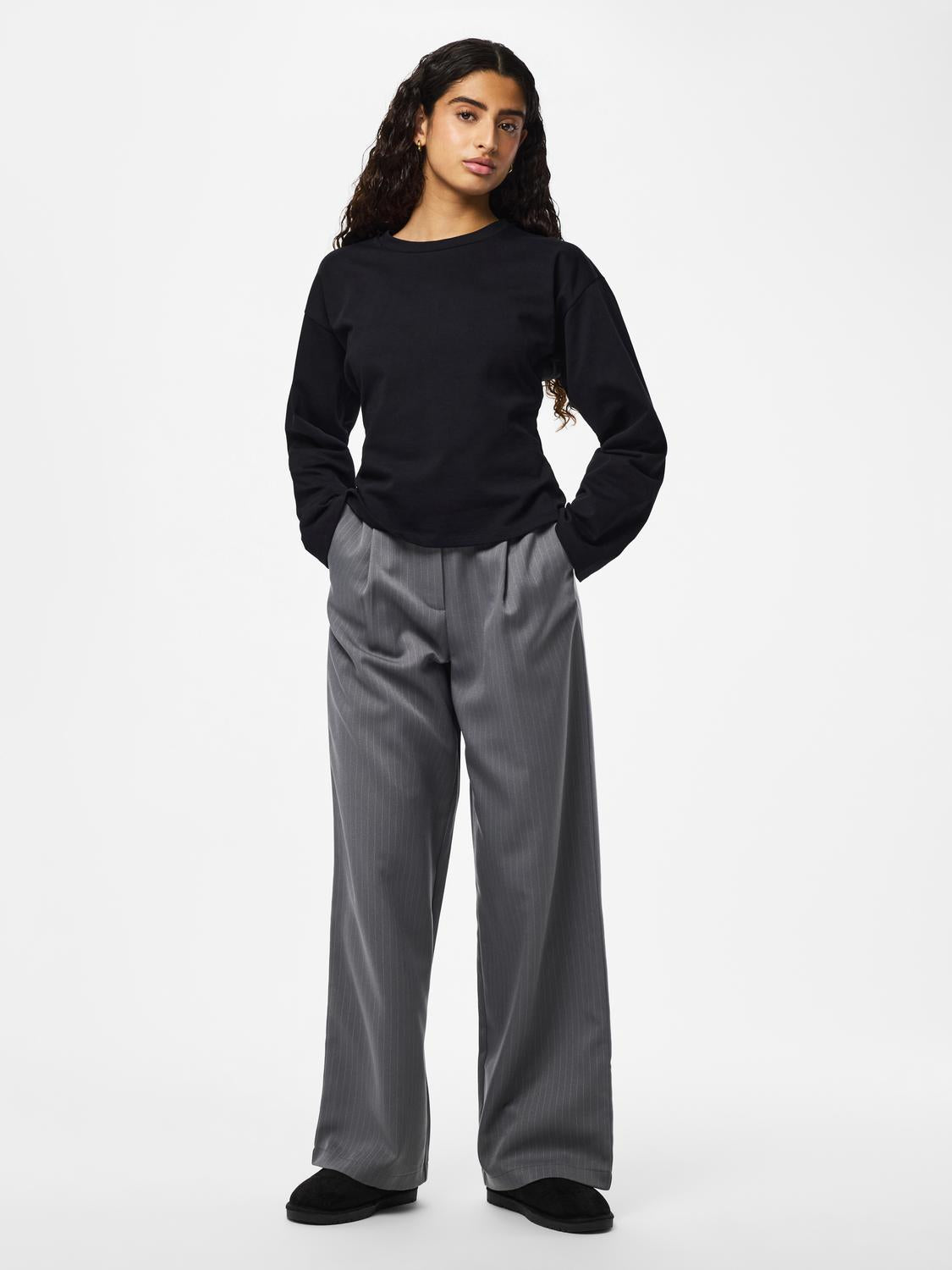 model_shot-front_full