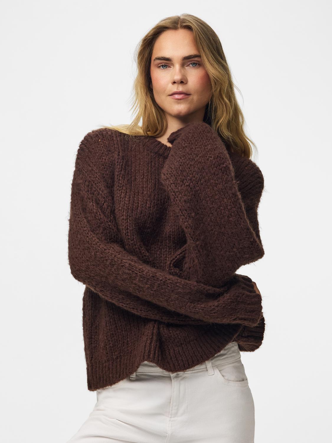 model_shot-front