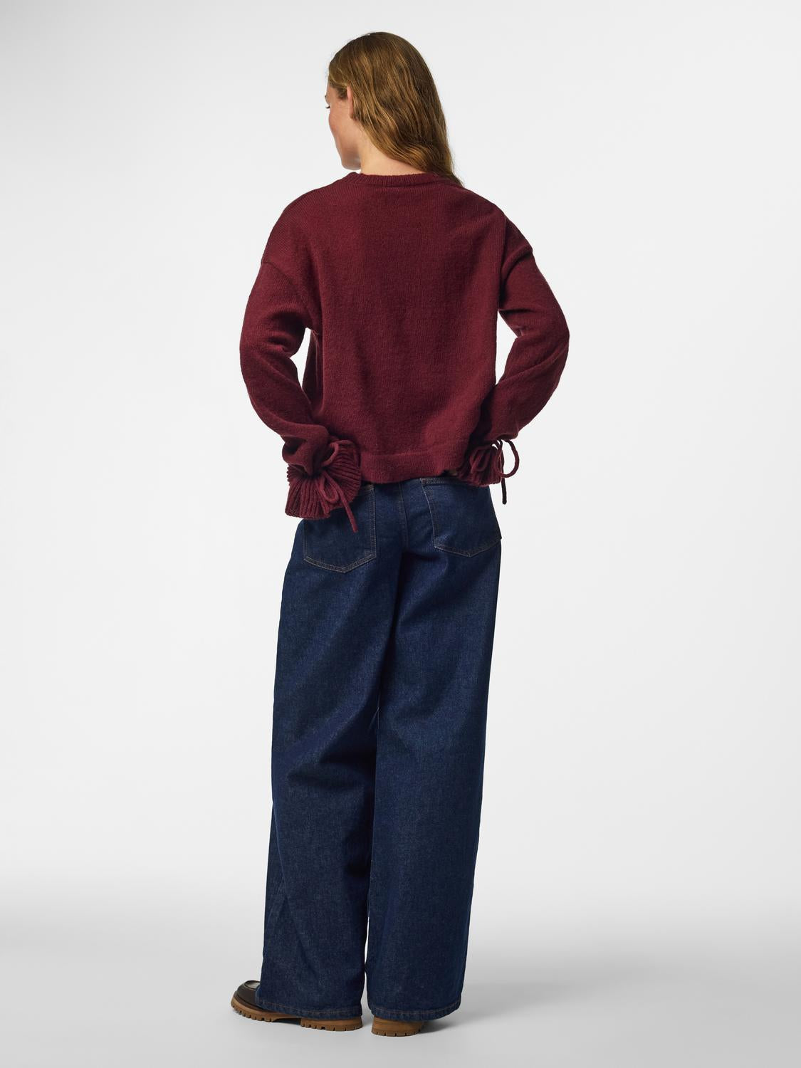 model_shot-back