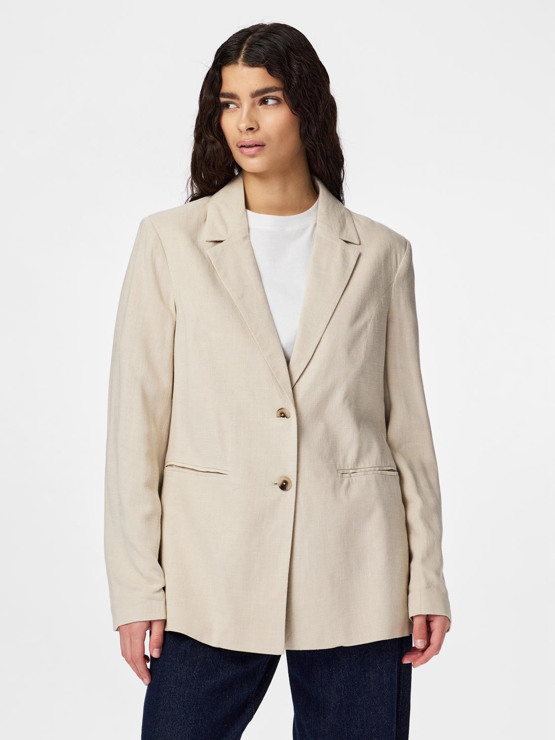 model_shot-front