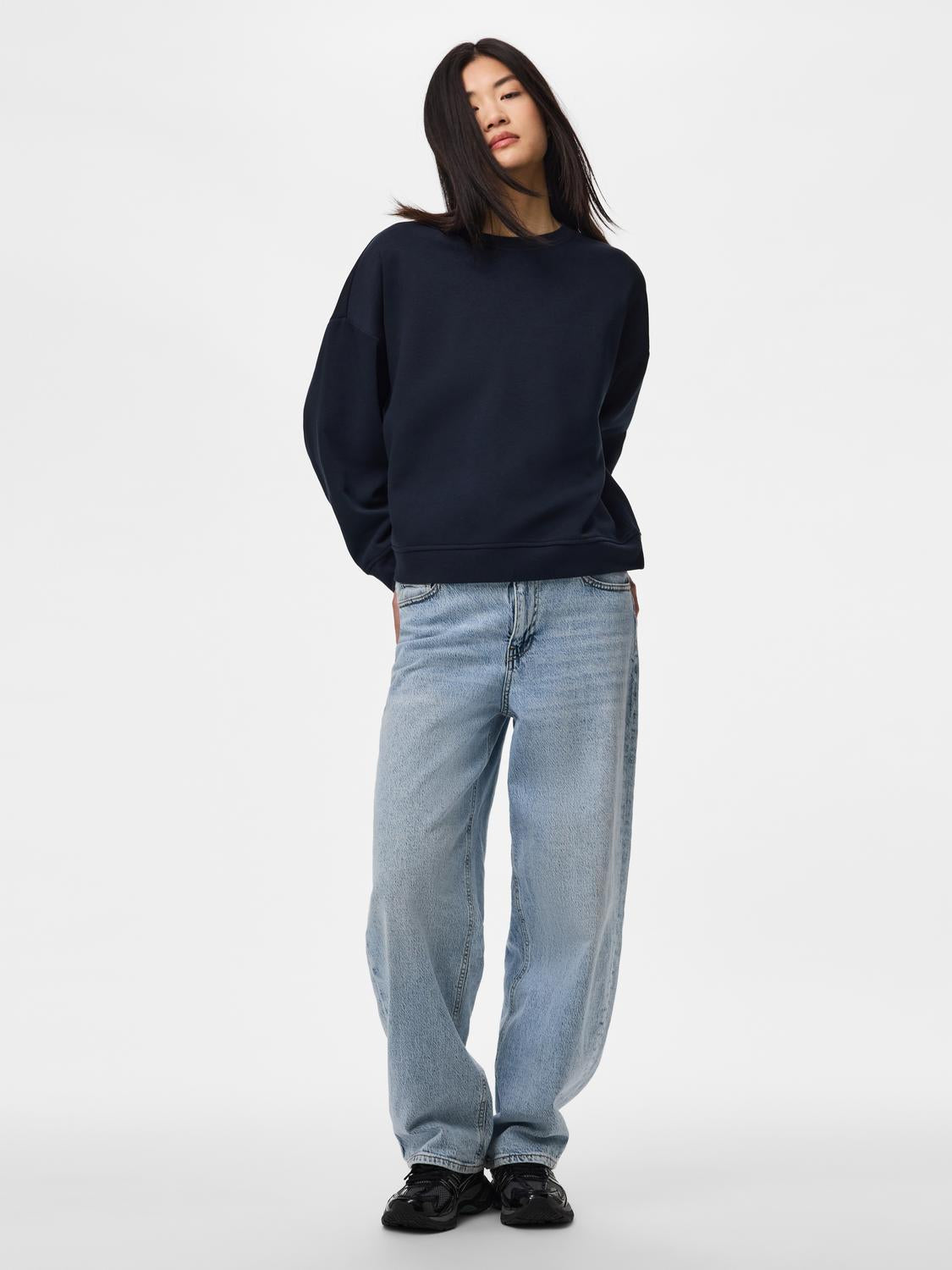 model_shot-front_full