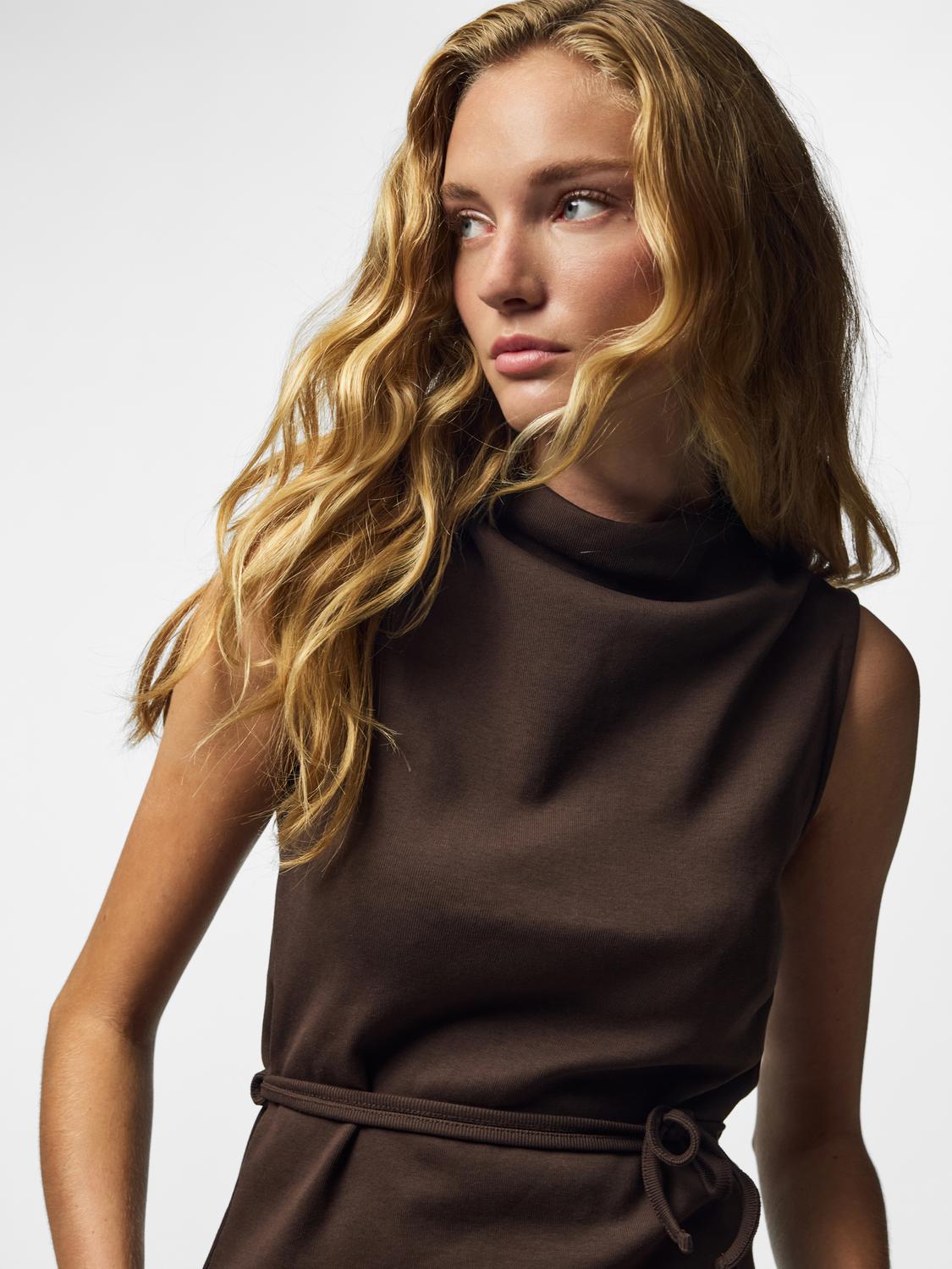 model_shot-creative