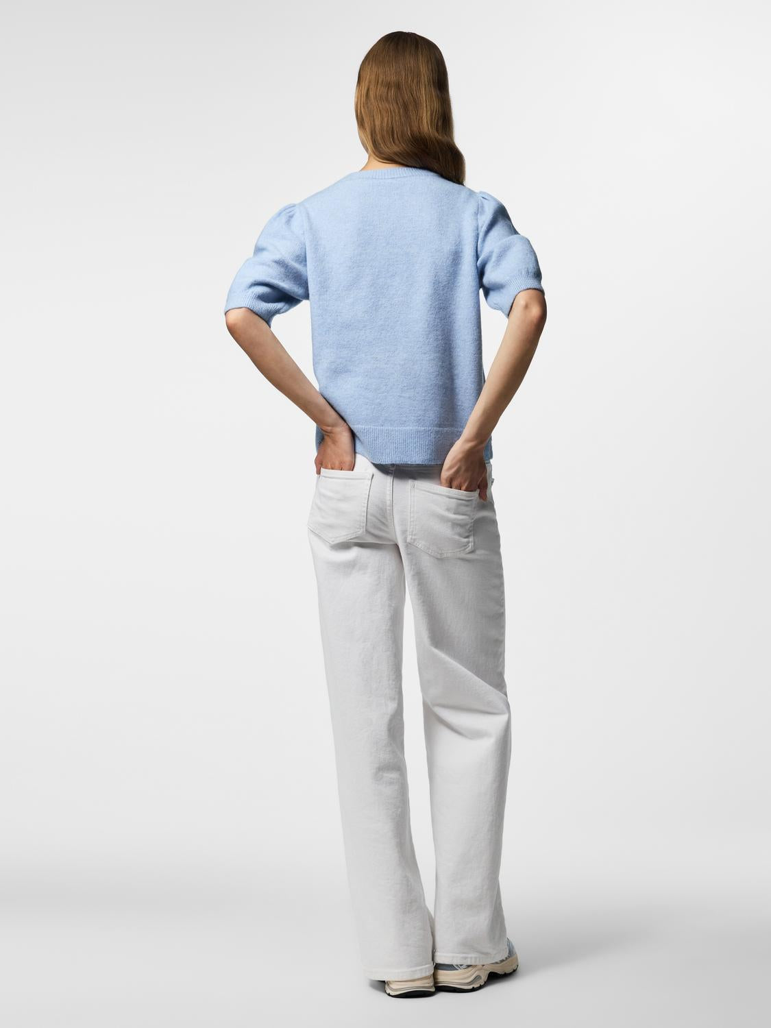 model_shot-back