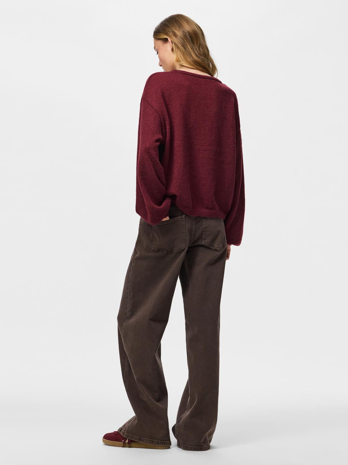 model_shot-back