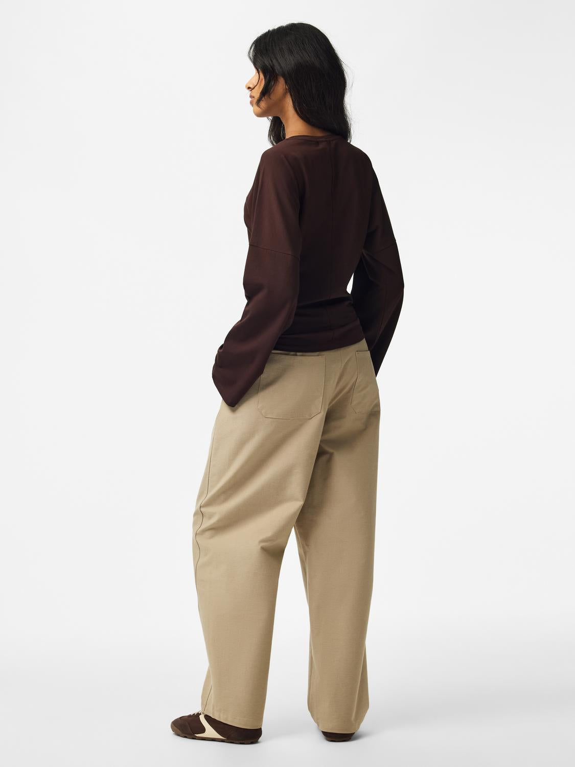 model_shot-back