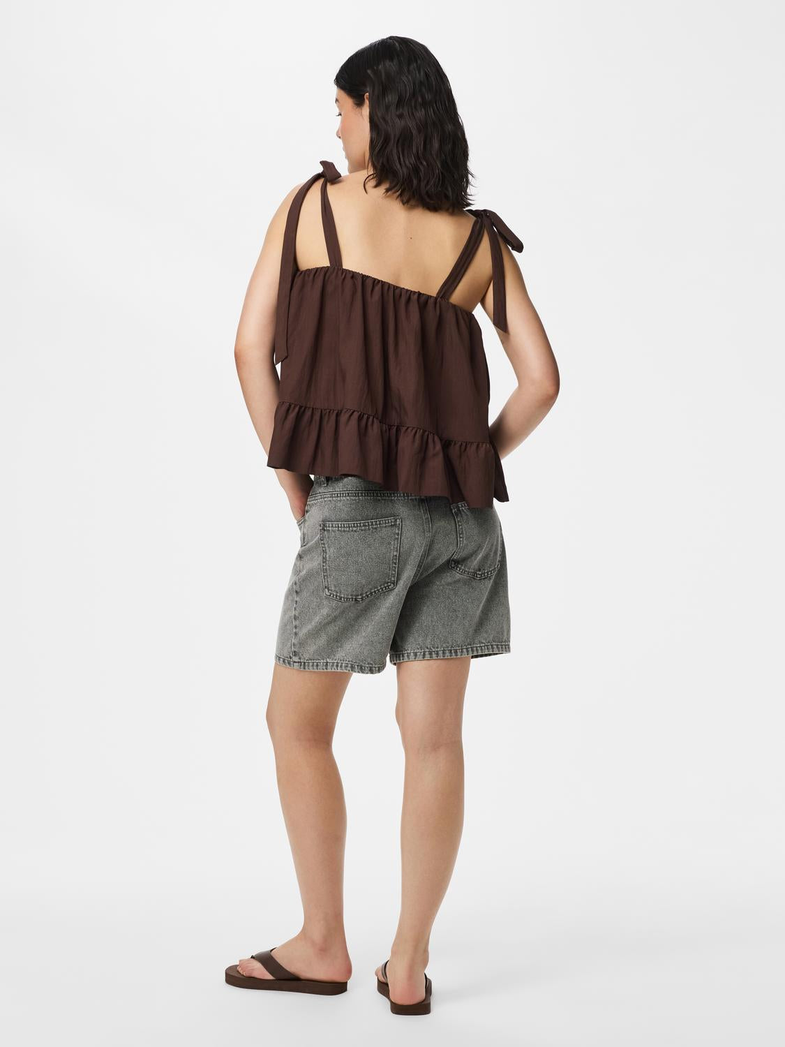 model_shot-back