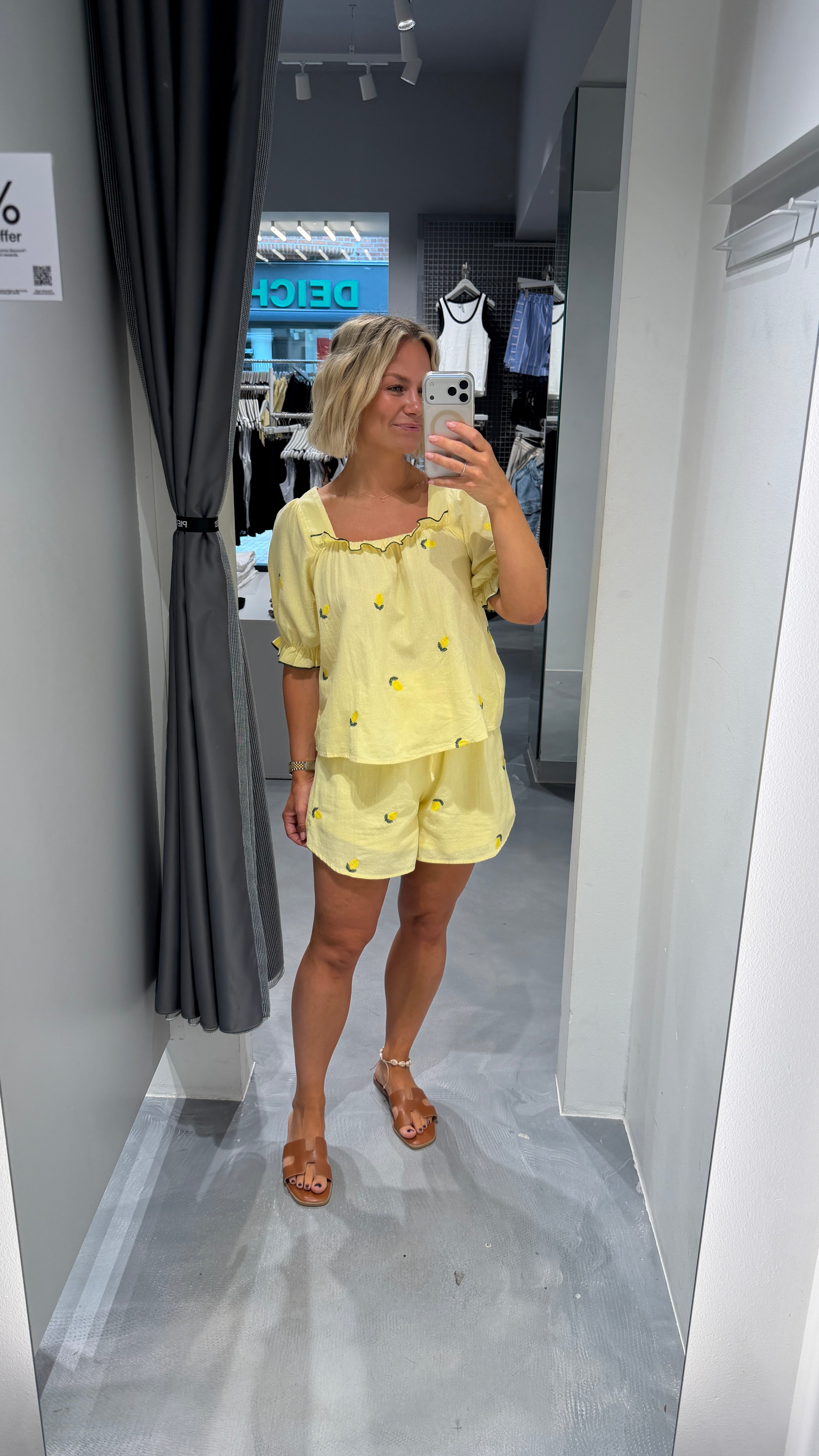 PCSELENA Shorts - Pale Banana