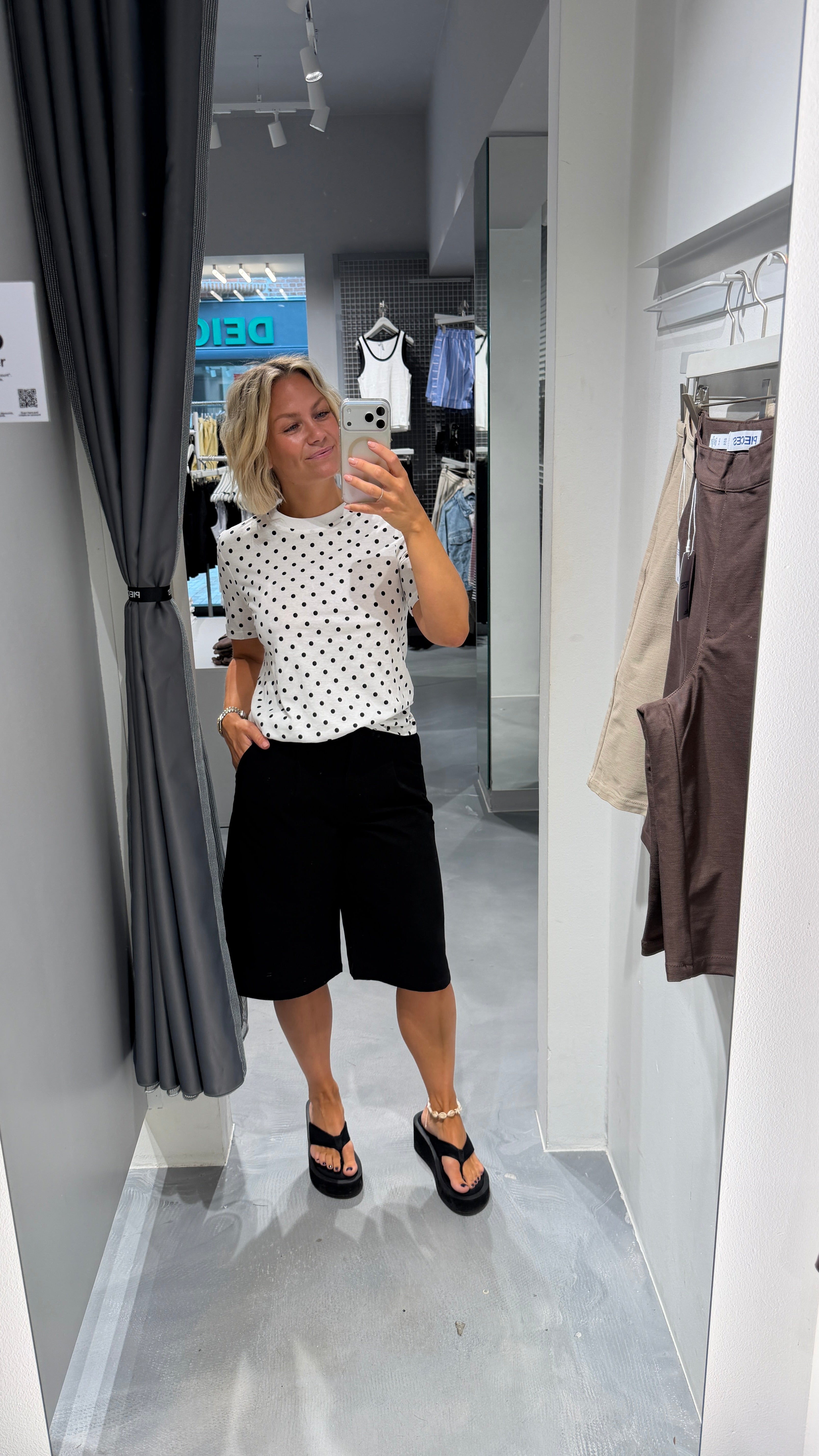 PCRIKKE Shorts - Black