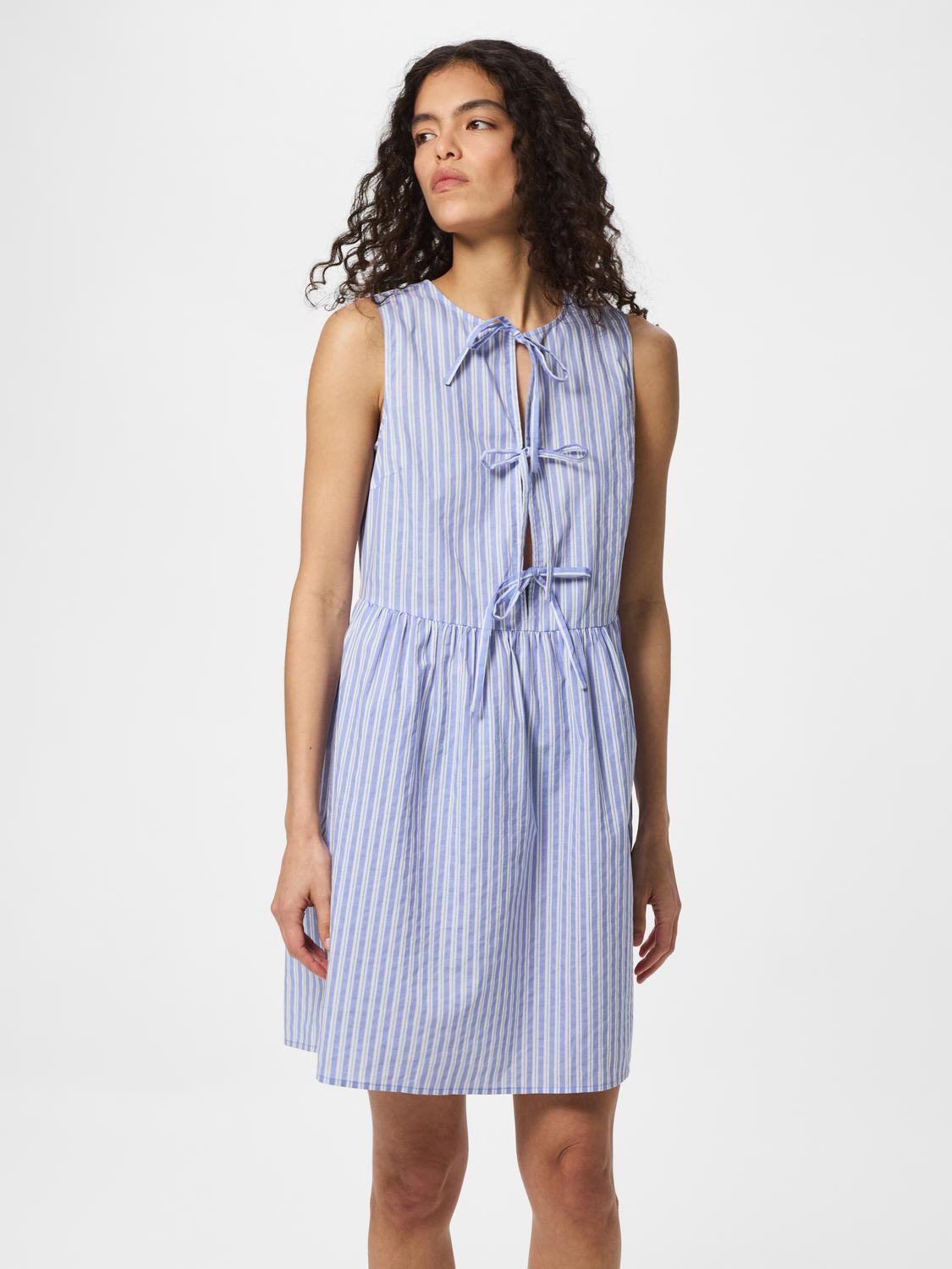model_shot-front