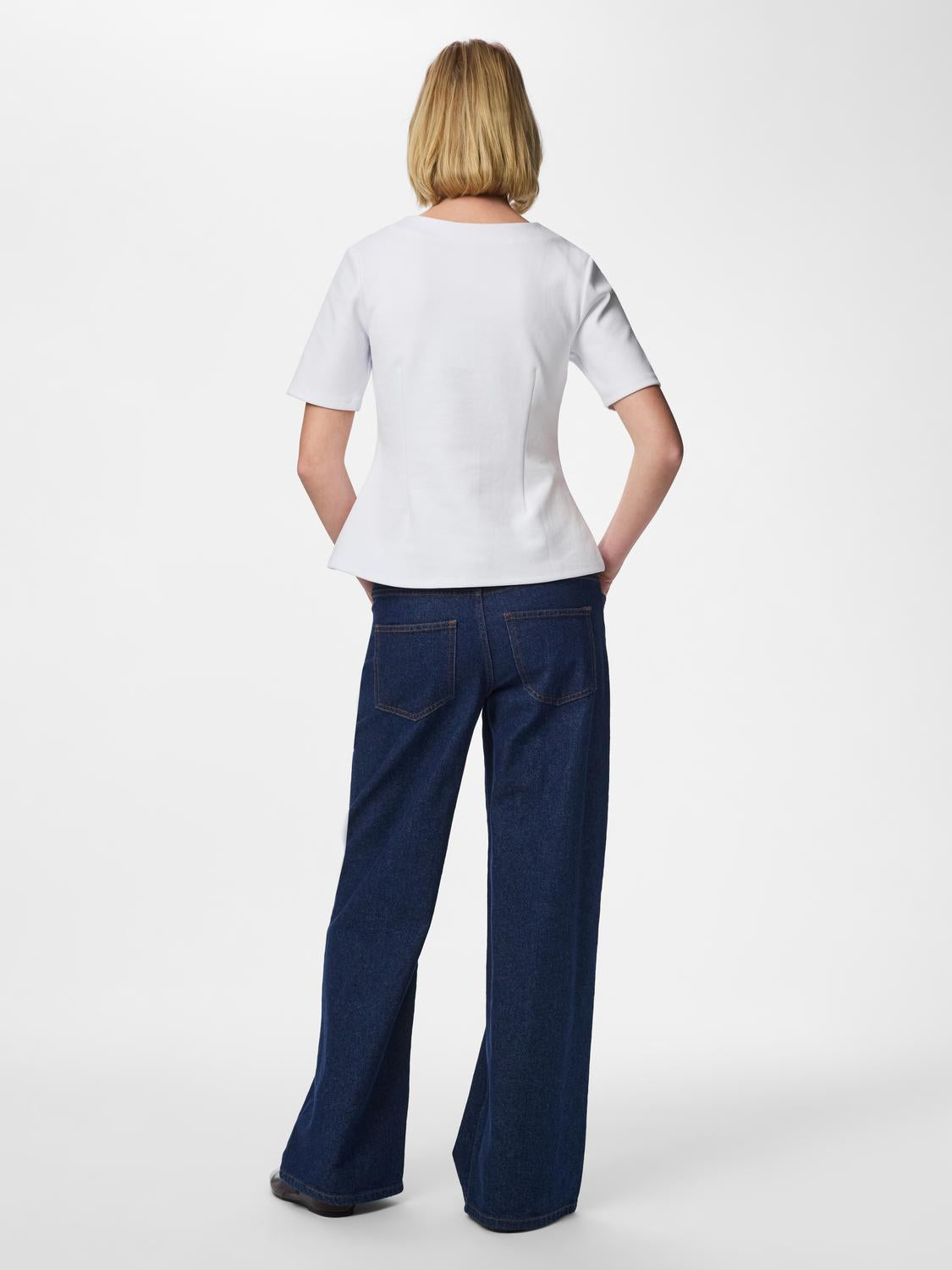 model_shot-back