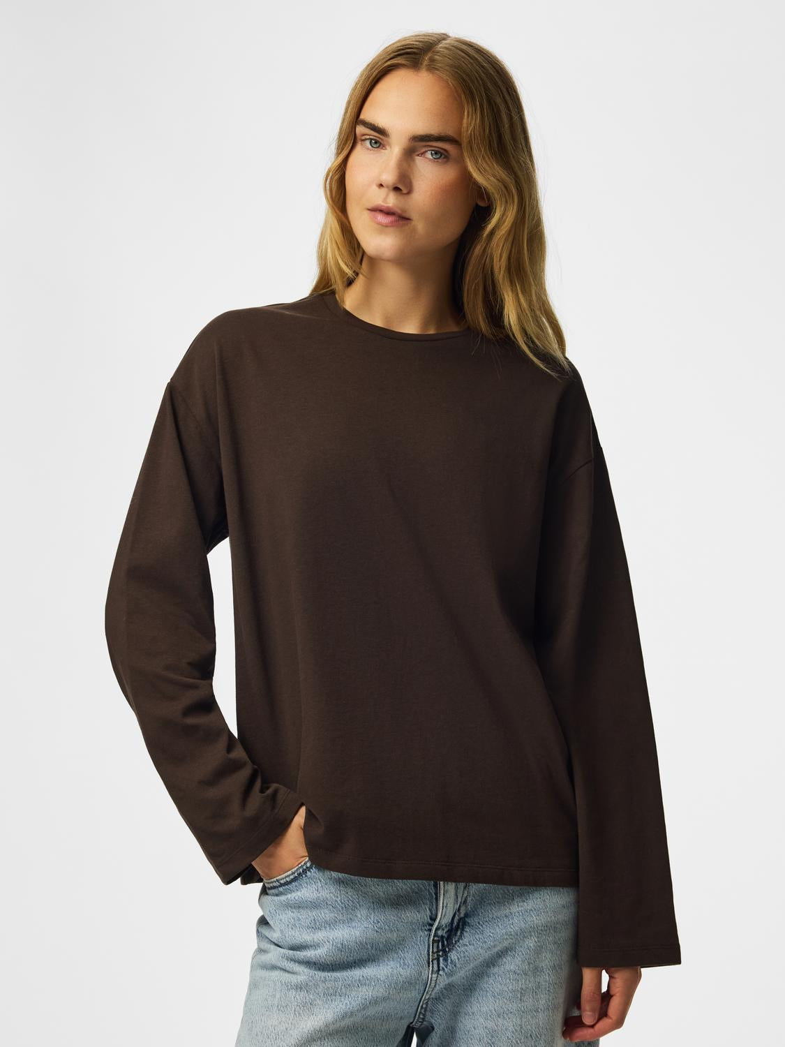 model_shot-front
