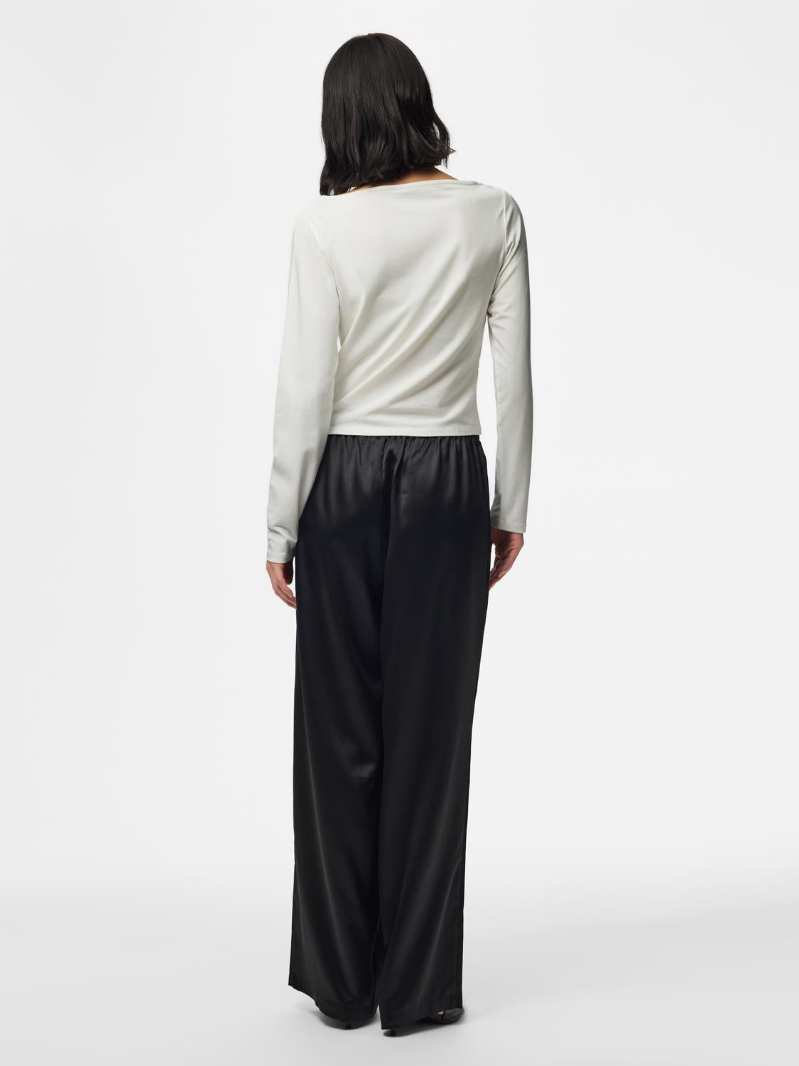 model_shot-back