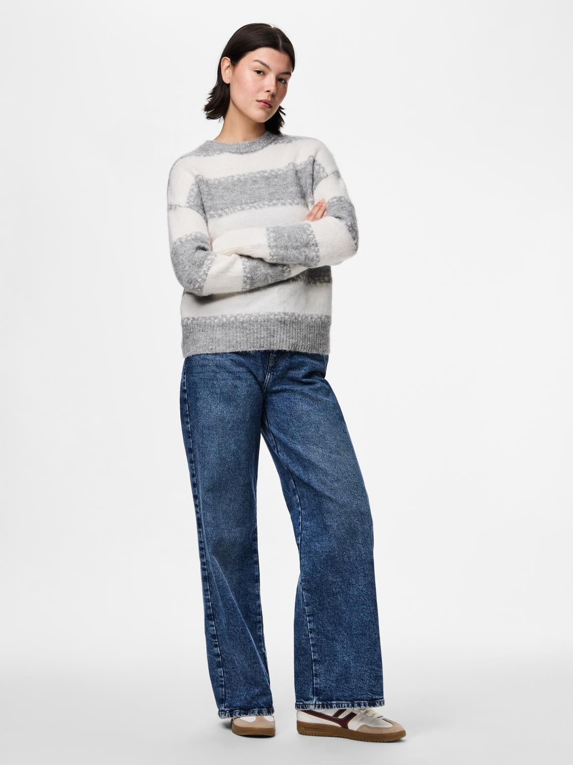 model_shot-front_full