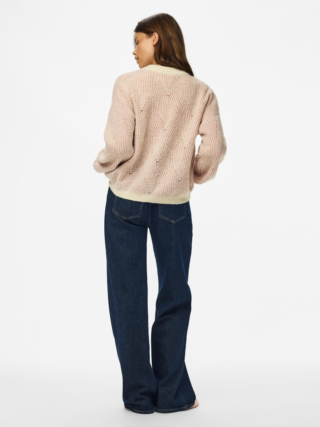 model_shot-back