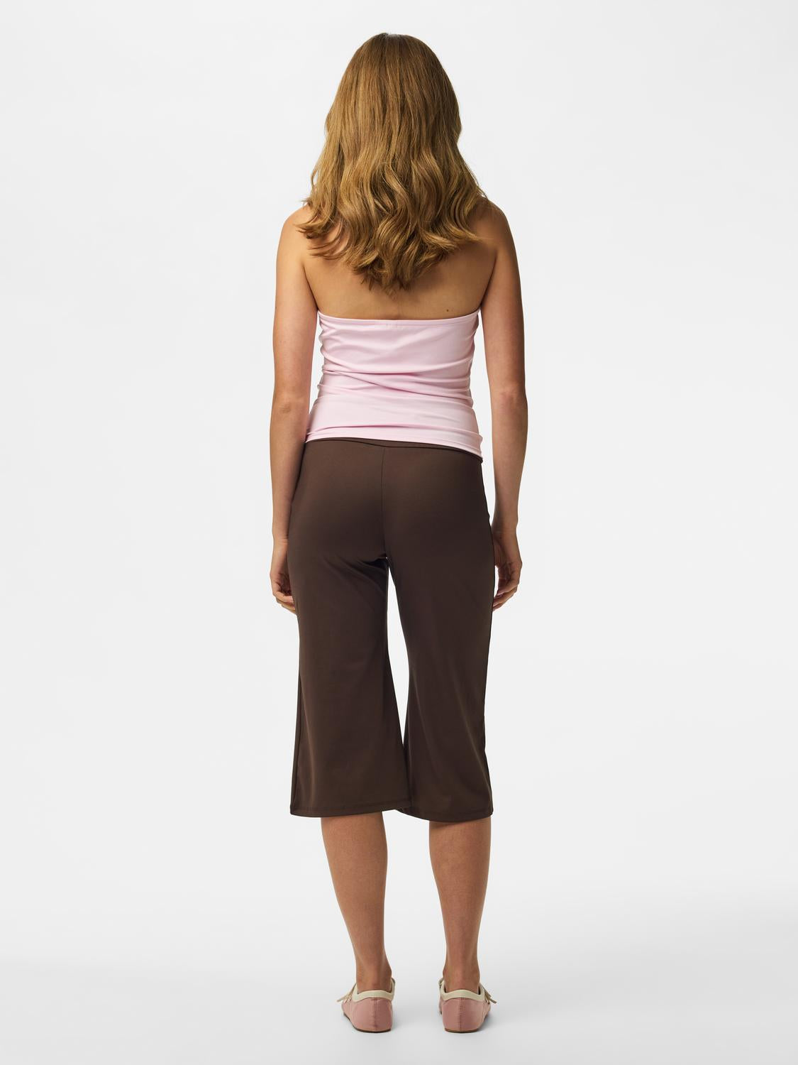 model_shot-back