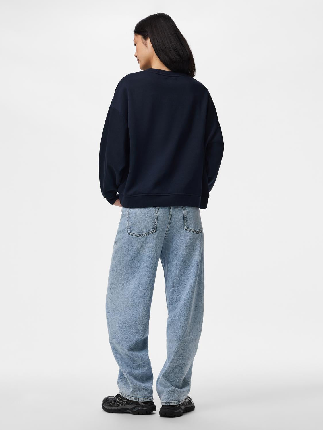 model_shot-back