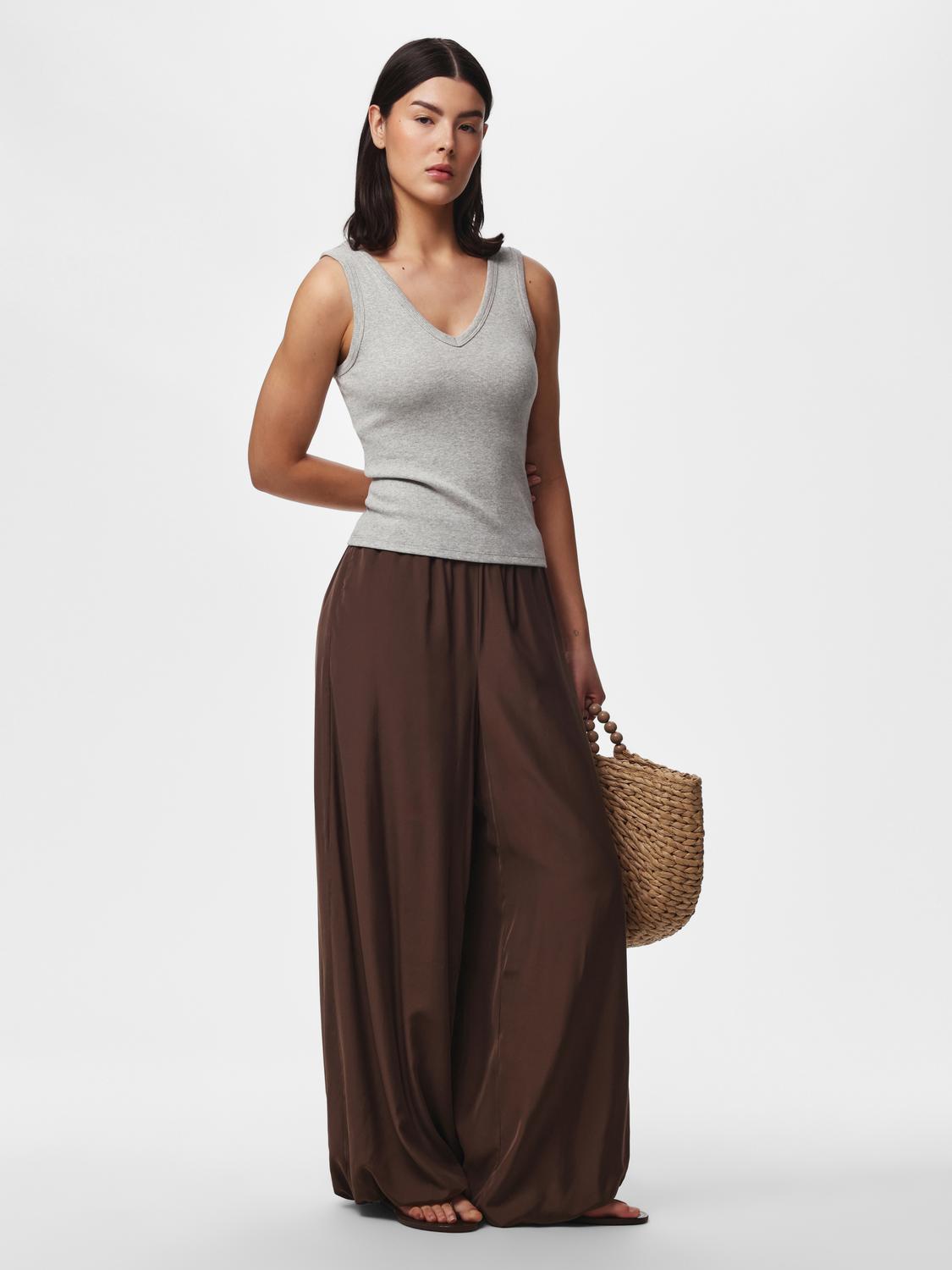 model_shot-front_full