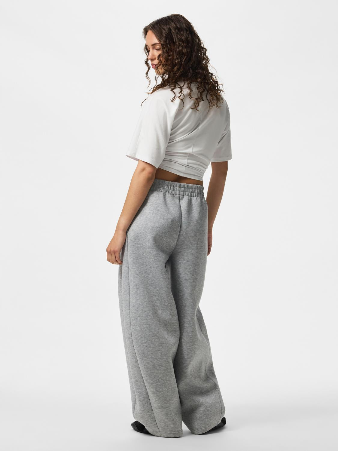 model_shot-back
