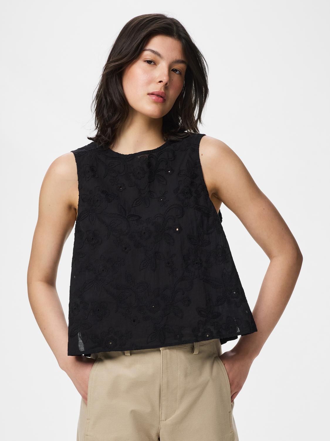 model_shot-front