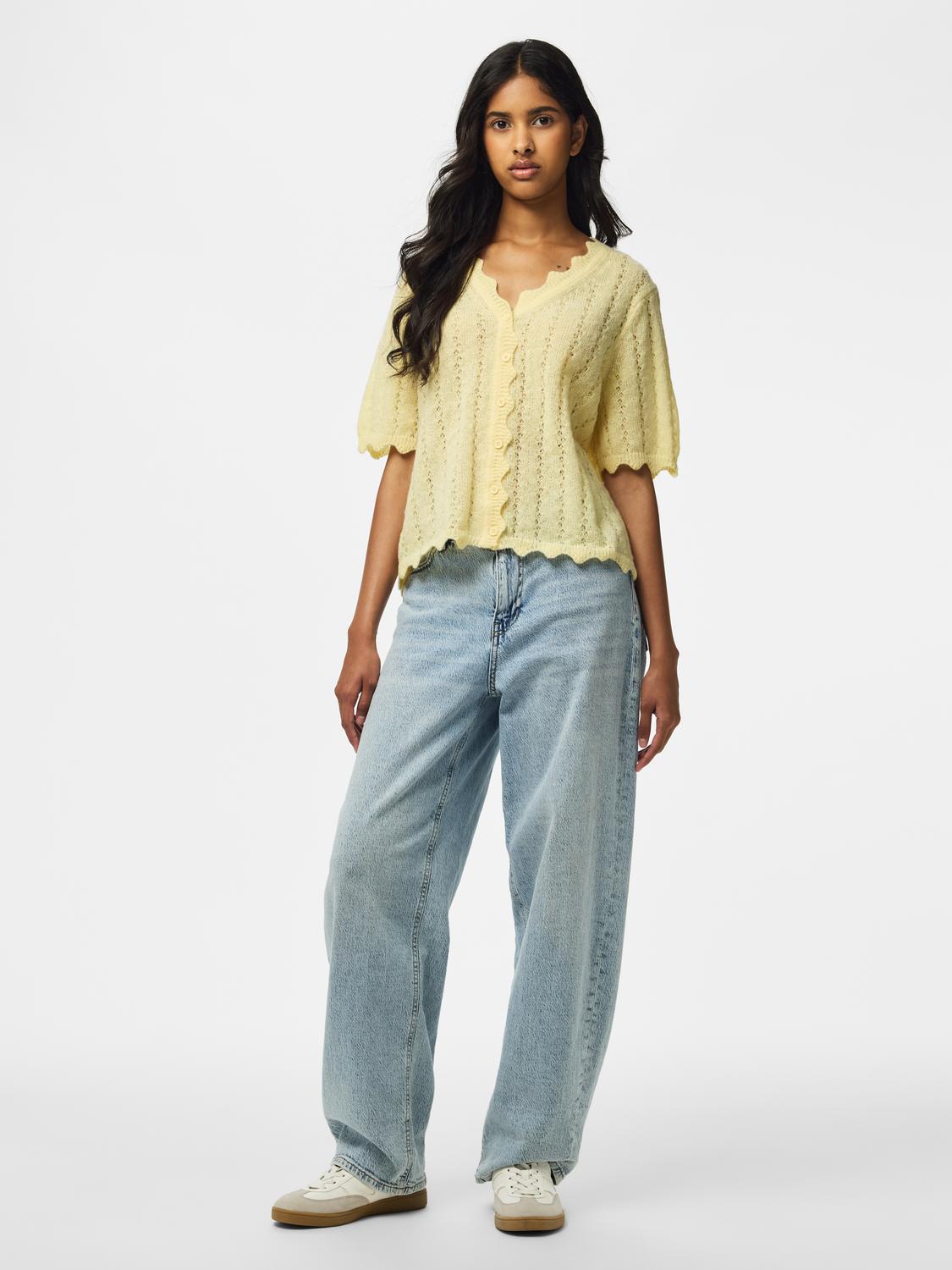 model_shot-front_full