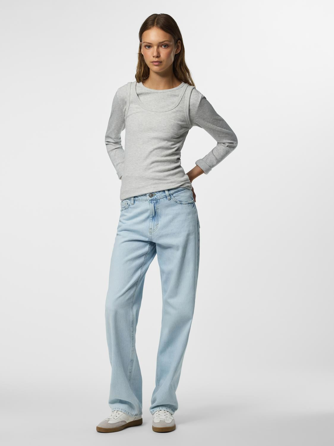 model_shot-front_full